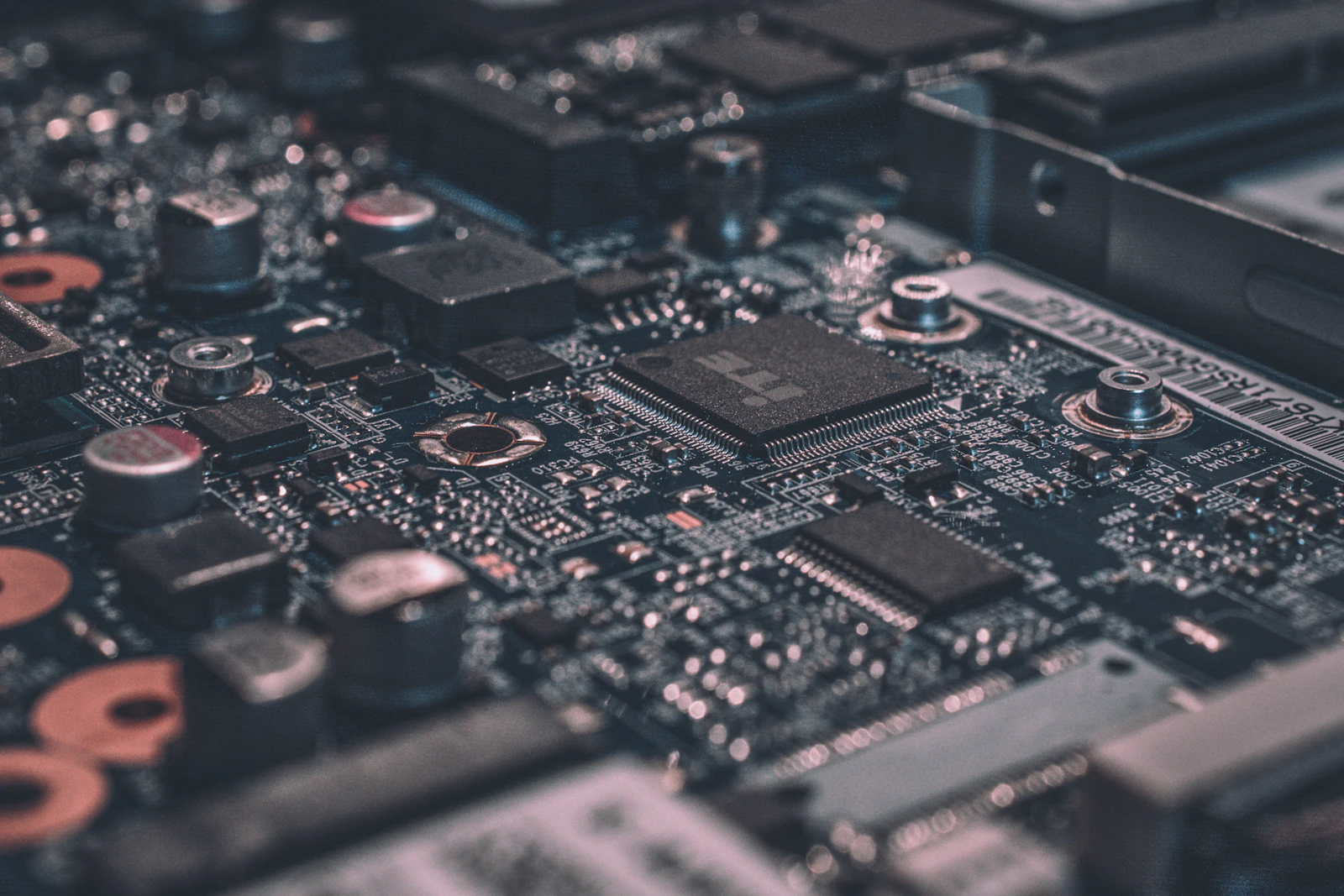Circuit imprimé — chaque composant a une référence unique